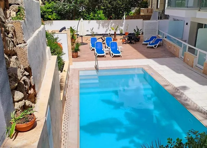 2Bed Flat W Shared Heated Pool In Mlh By Homely!