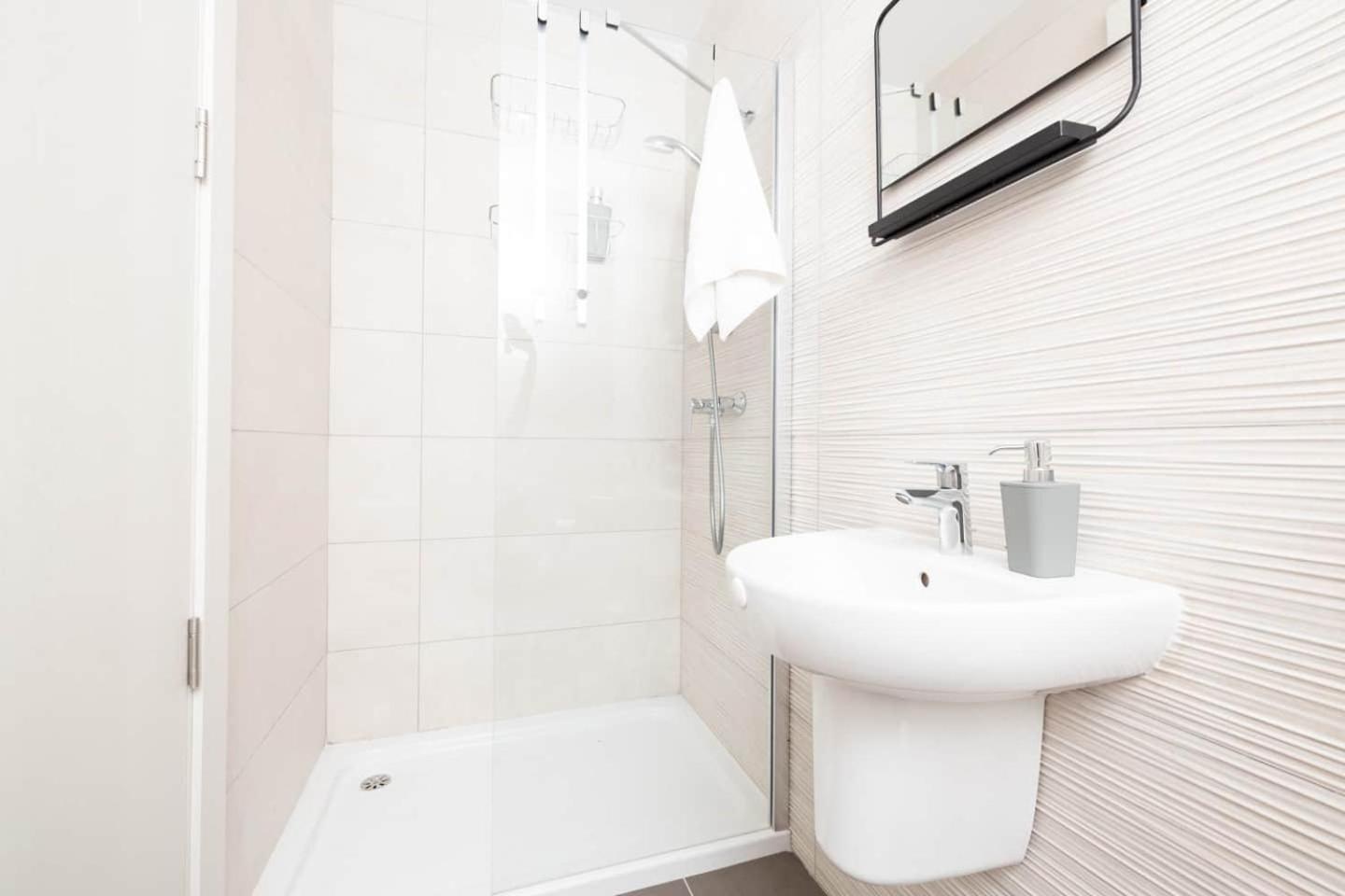 Apartment 2bed Flat W Shared Heated Pool In Mlh By Homely! *