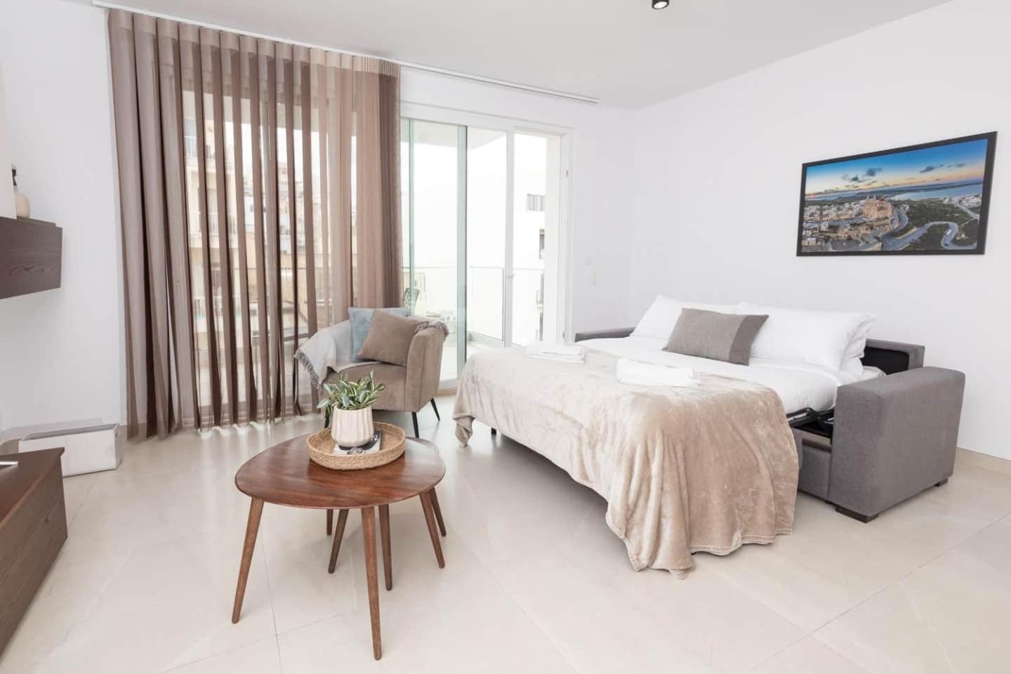 2bed Flat W Shared Heated Pool In Mlh By Homely!