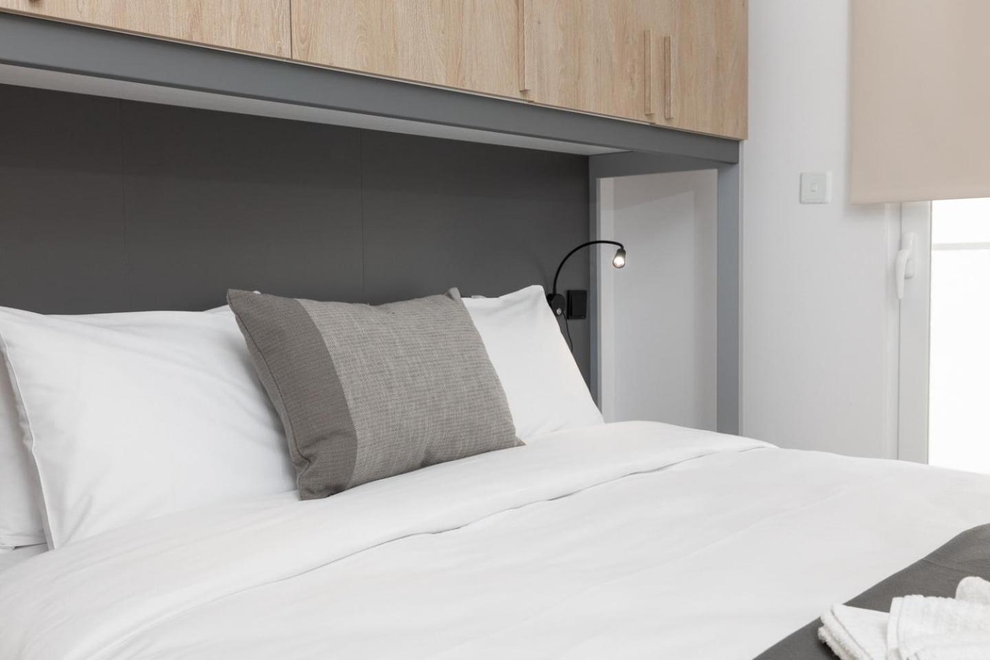 2bed Flat W Shared Heated Pool In Mlh By Homely! Apartment *