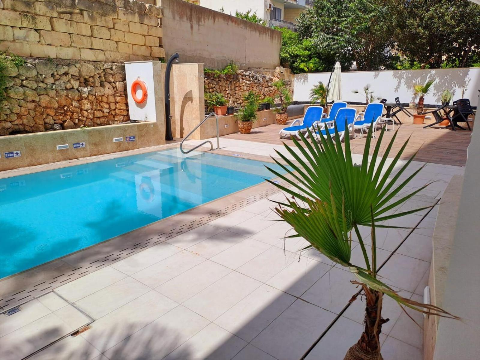 Apartment 2bed Flat W Shared Heated Pool In Mlh By Homely! *