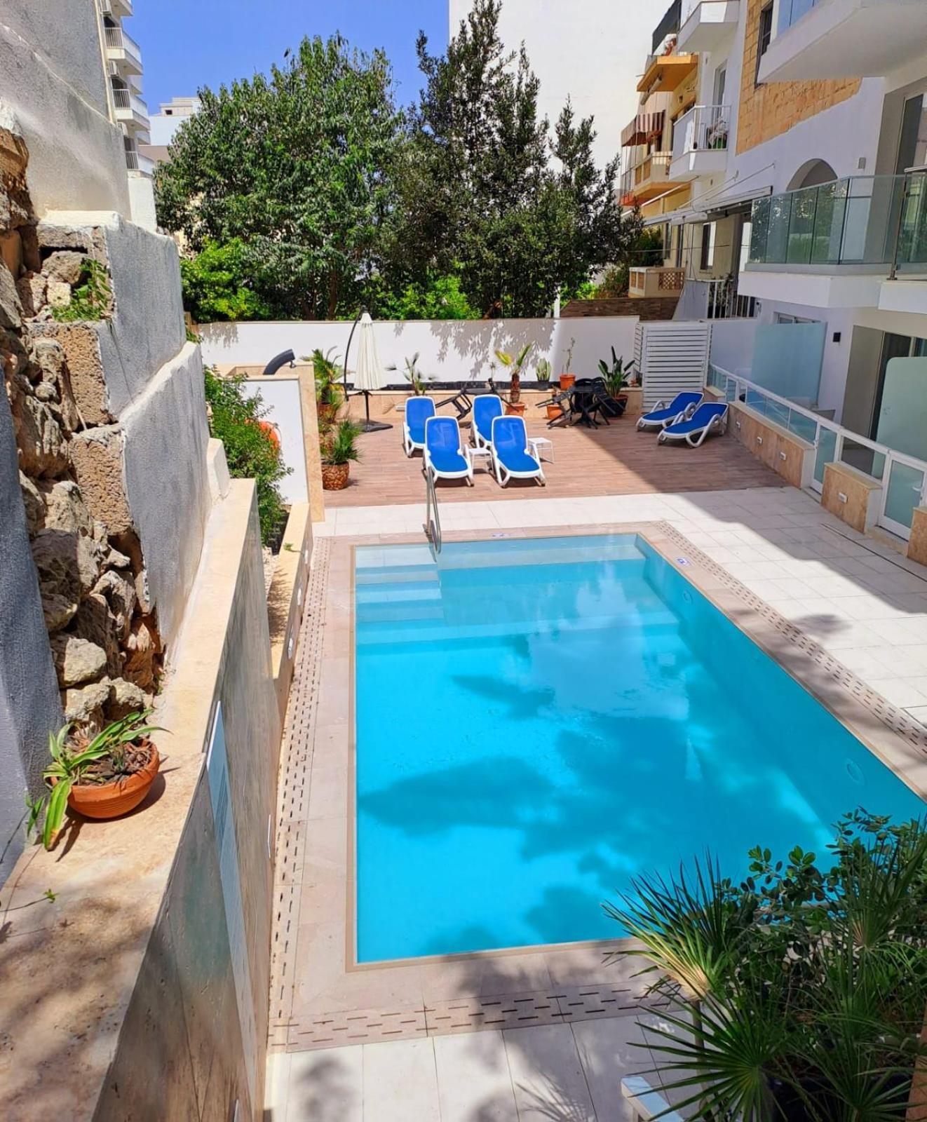 Apartment 2bed Flat W Shared Heated Pool In Mlh By Homely! *